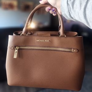 Mk tan purse with side zipper.